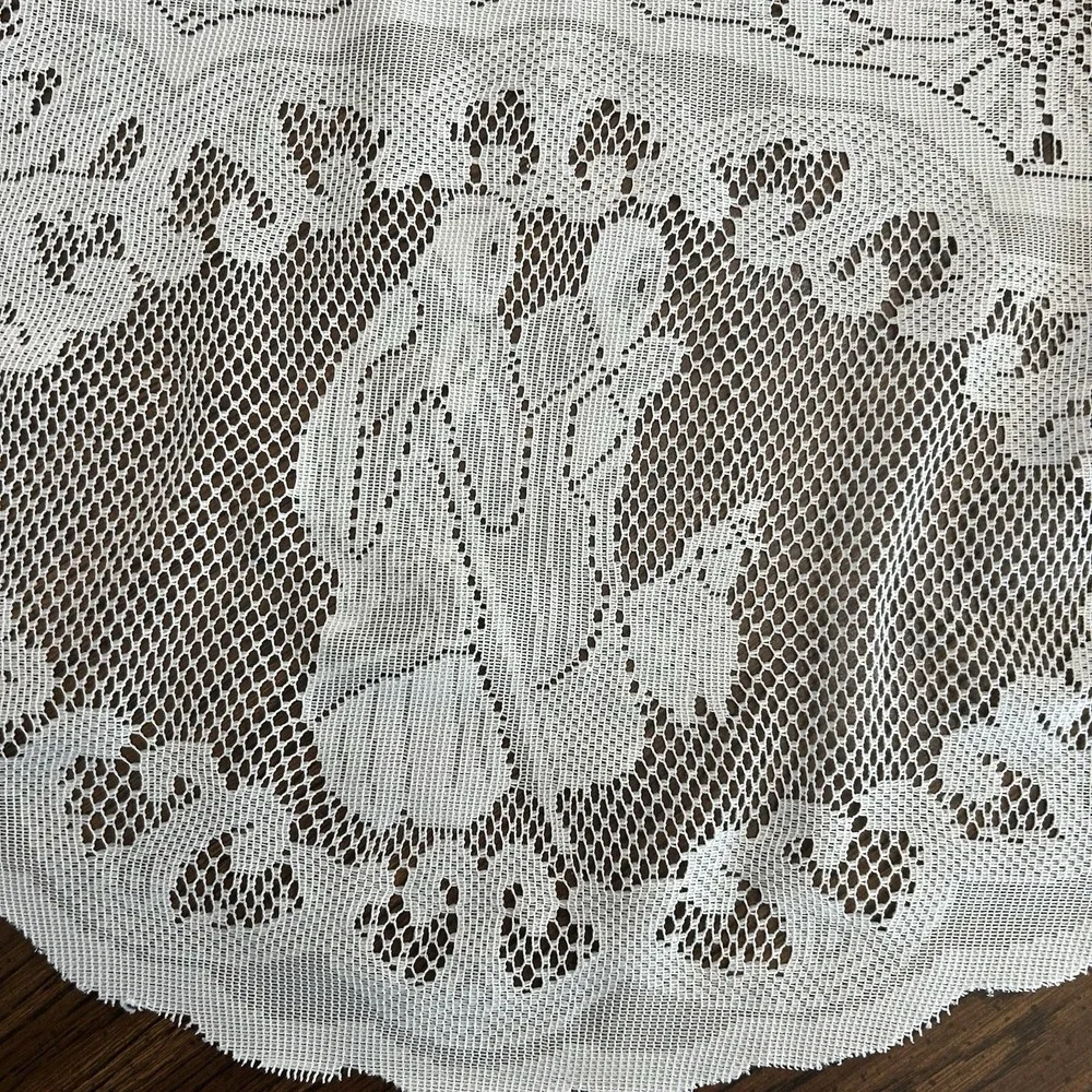 Noble Home Vintage White Lace Nativity‎ Tablecloth Scalloped Edges Ornate 60x96